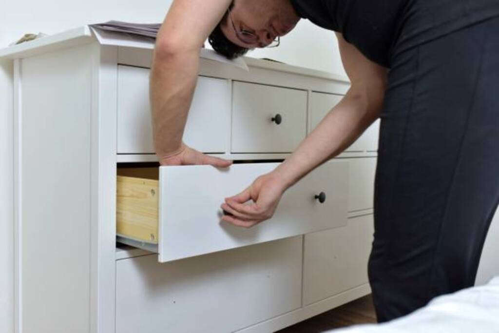 Signs It’s Time to Replace Your Chest of Drawers