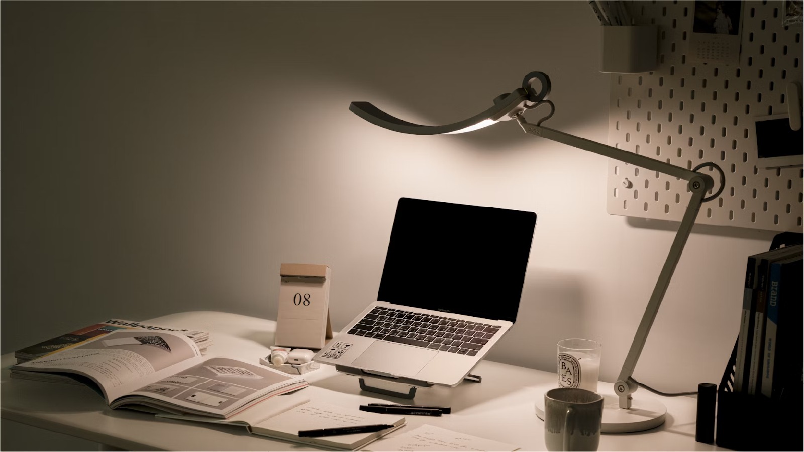 How to Reduce Eye Strain with the Right Book Light